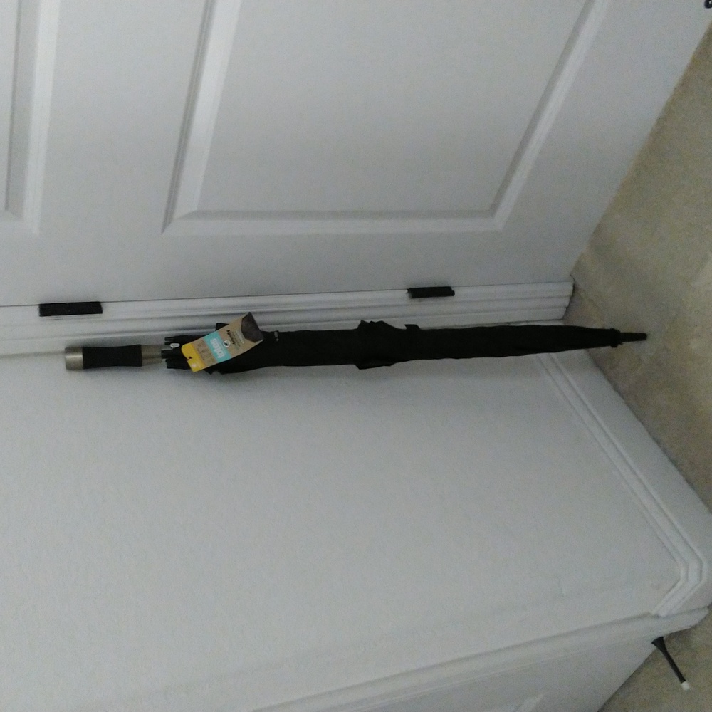 Totes 52" Umbrella in black